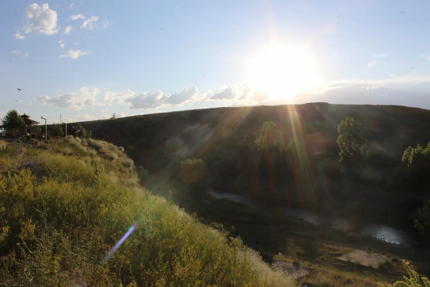 Hamur'da yaz mevsimi kartpostallık manzaralar sundu