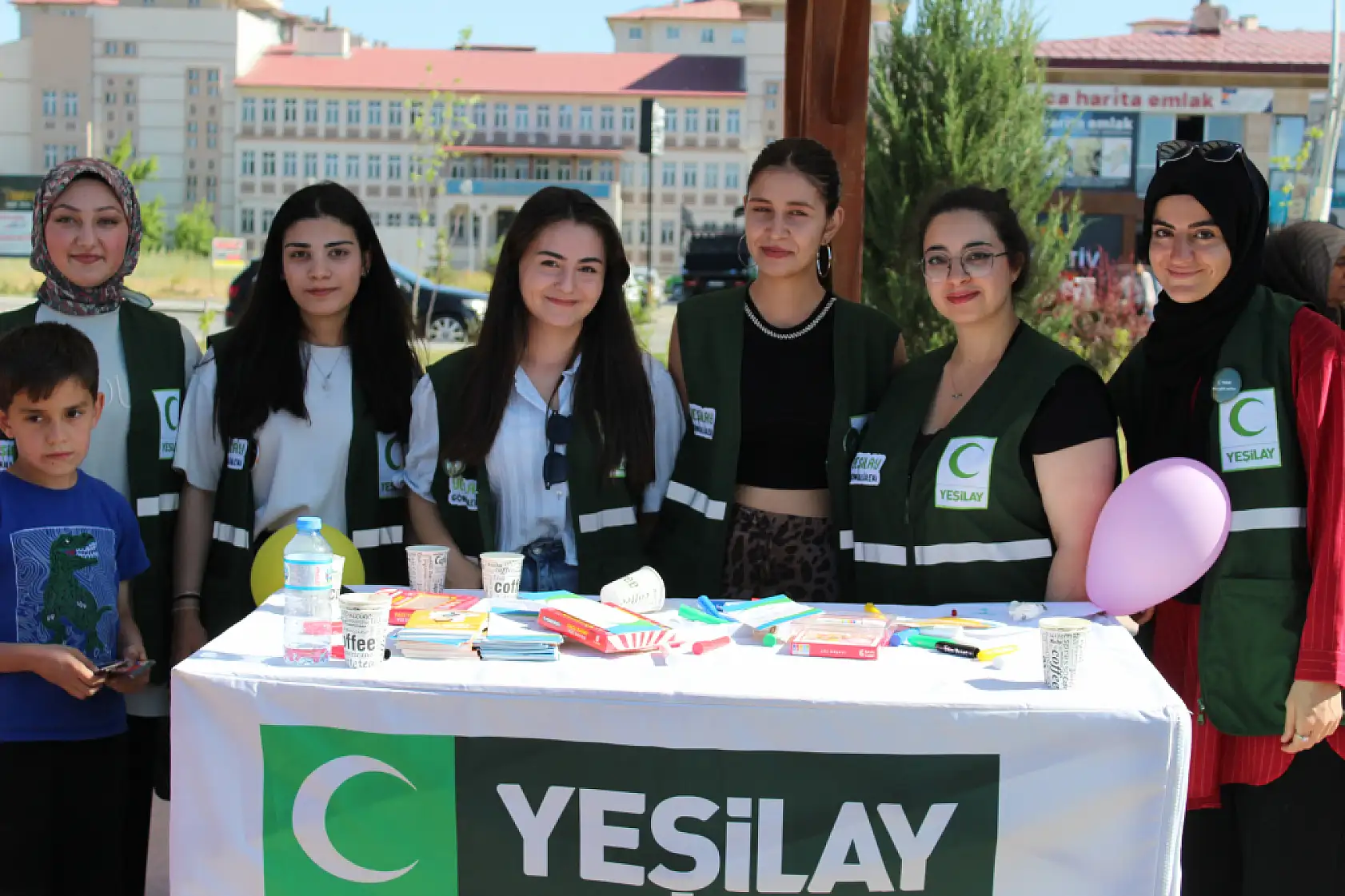 Yeşilay'dan farkındalık desteği: Bağımlılıkla mücadele mesajı kermeste verildi