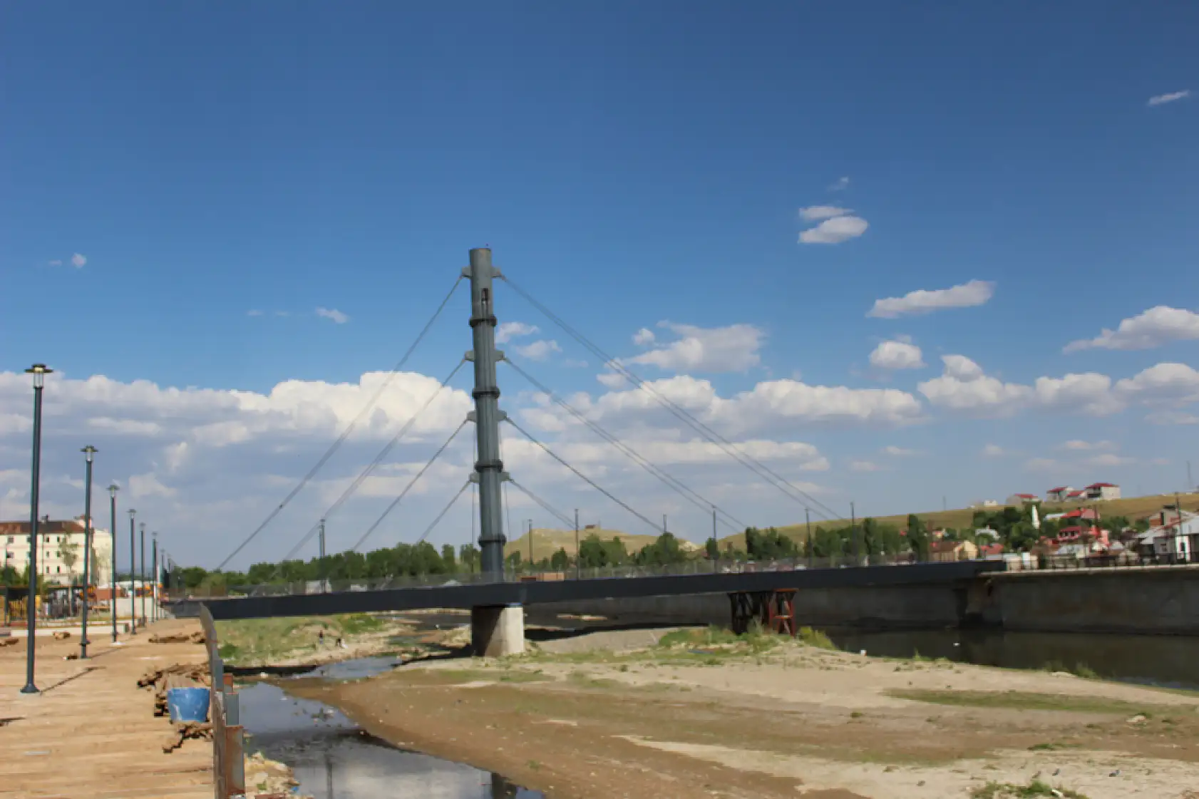 Sıcaklıklar arttı, Murat Nehri'nde su seviyesi azaldı