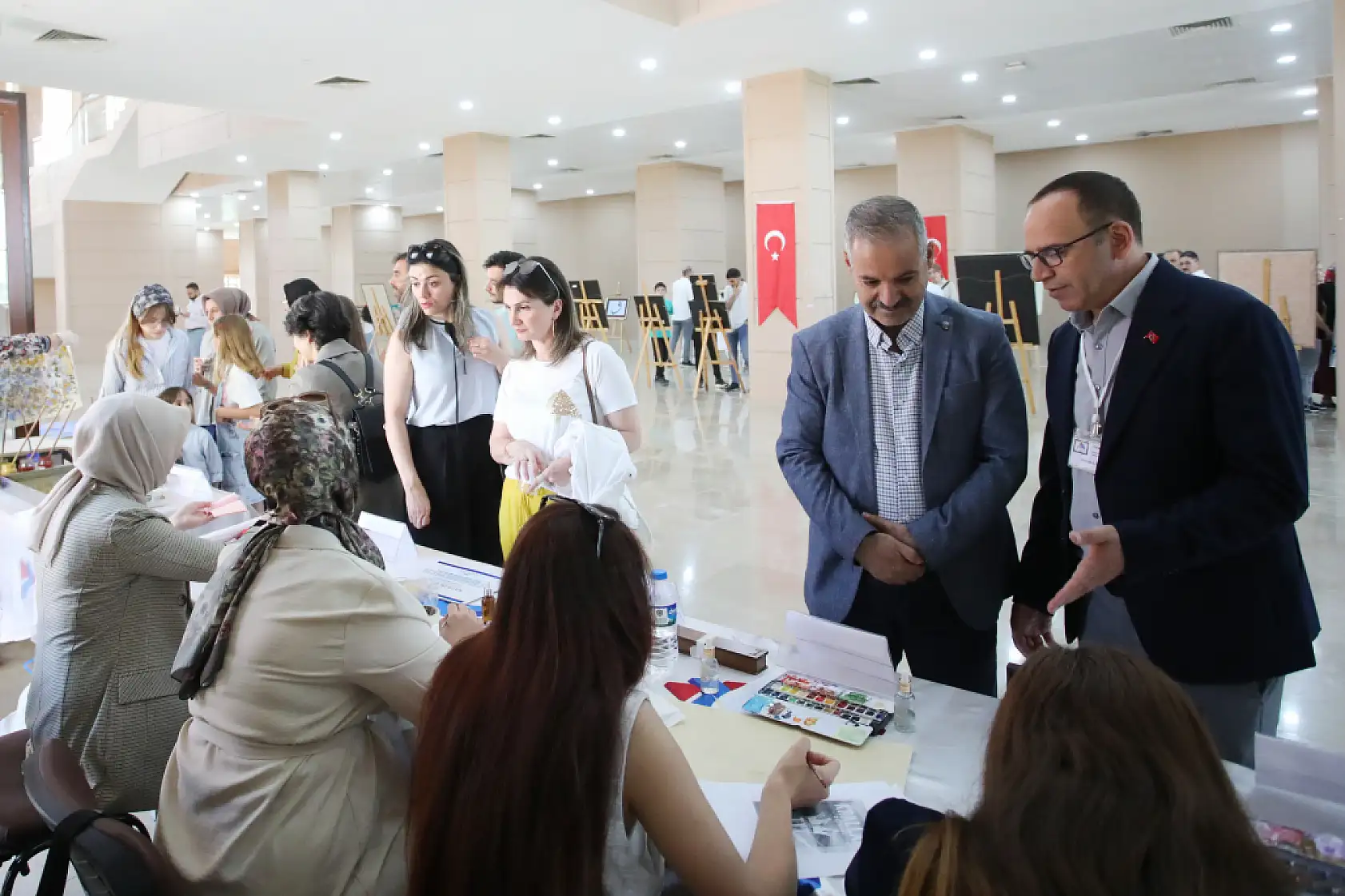 Ağrı'da üç üniversite bir araya geldi, 'Fihi Ma Fih' sergisi büyük beğeni topladı