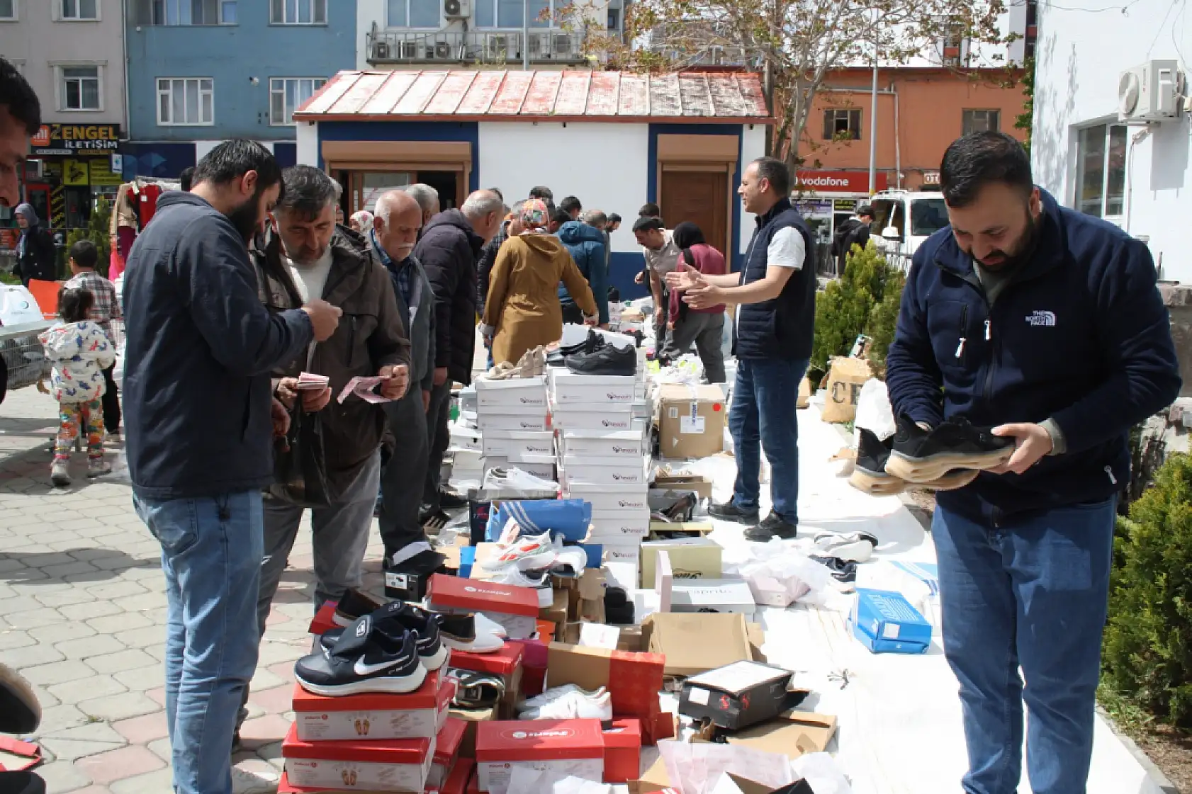 Doğubayazıt'ta öğrenciler yararına hayır kermesi düzenlendi