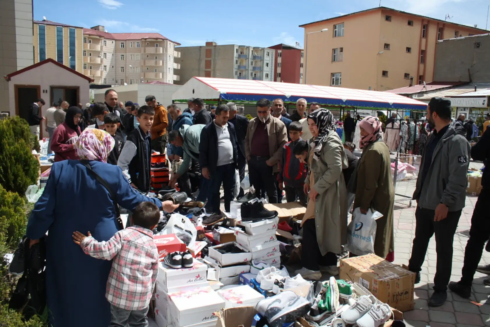 Doğubayazıt'ta öğrenciler yararına hayır kermesi düzenlendi