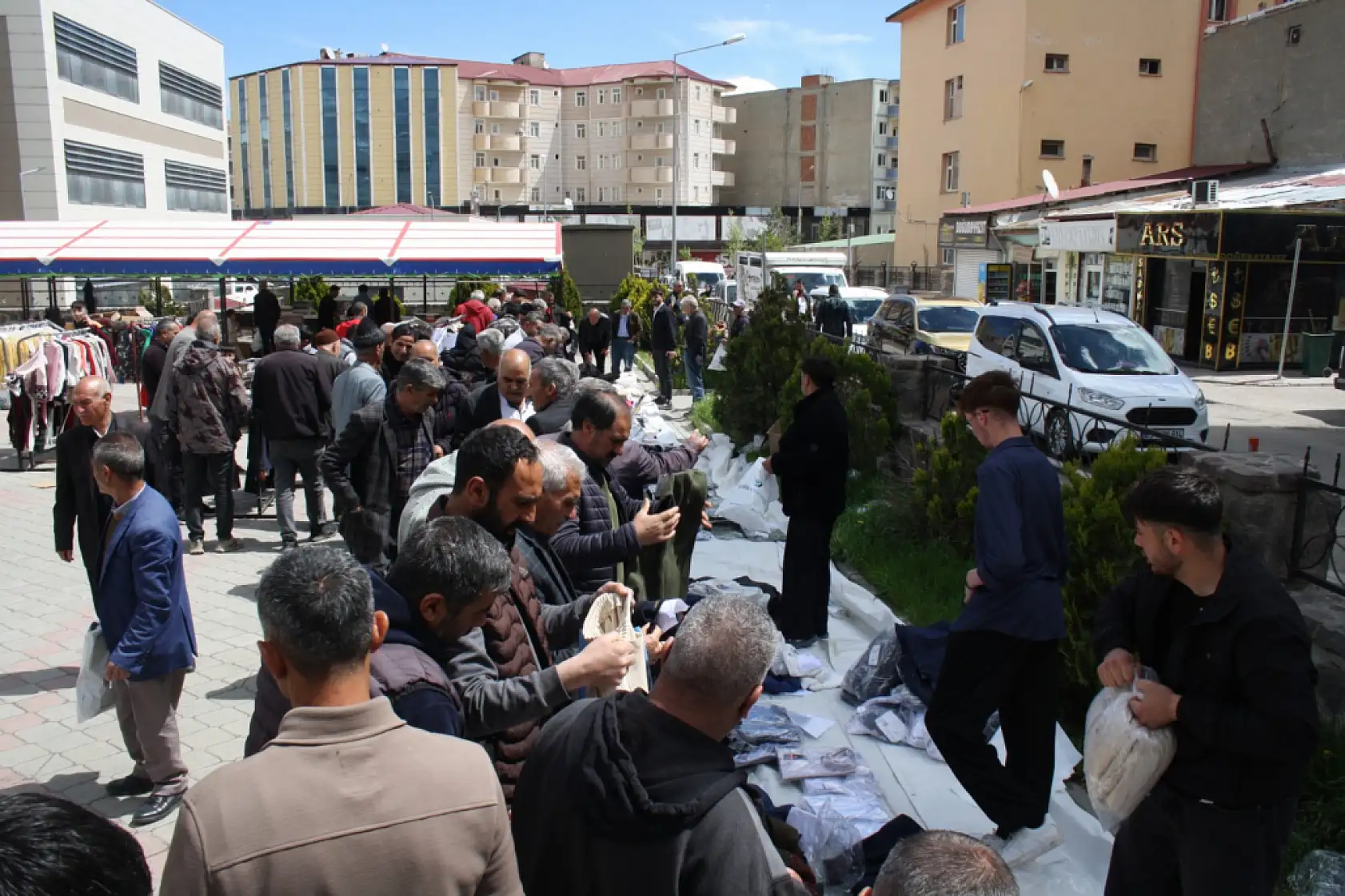 Doğubayazıt'ta öğrenciler yararına hayır kermesi düzenlendi