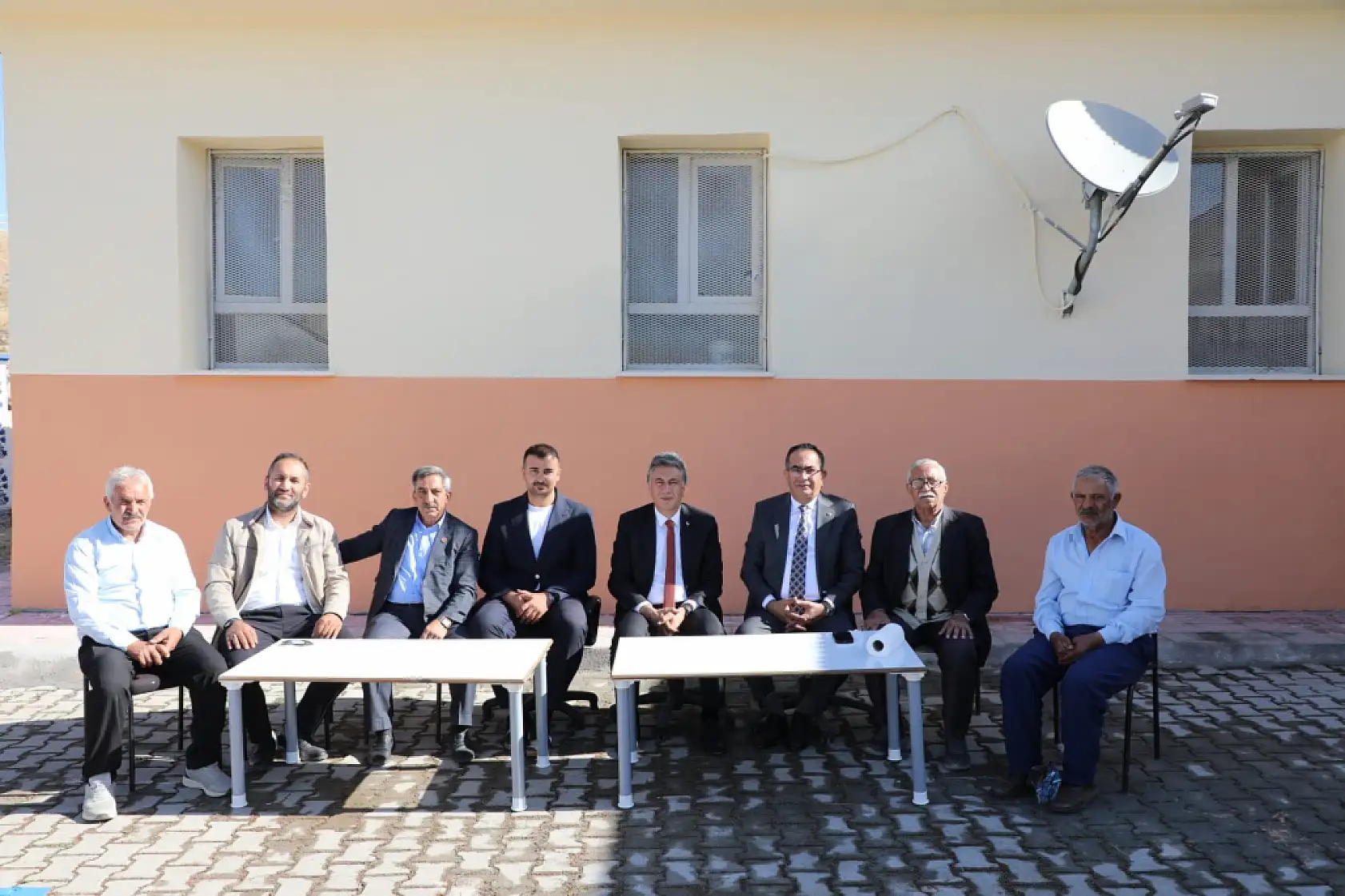 Ağrı'da öğretmen, imam ve muhtar el ele verdi, okulun yüzü değişti