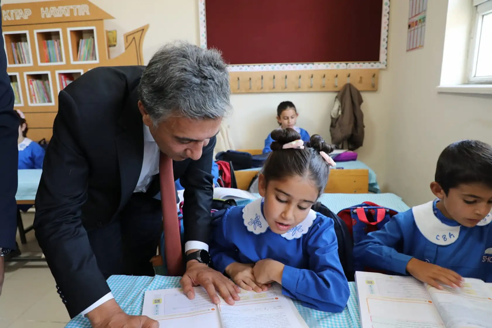 Ağrı'da öğretmen, imam ve muhtar el ele verdi, okulun yüzü değişti