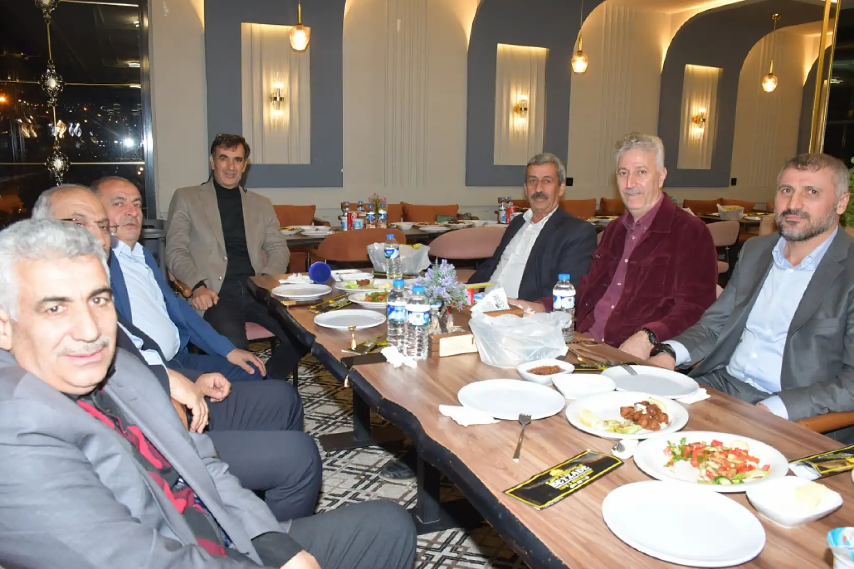 Yeni Başkan Tozbey'den seçim sonrası birlik yemeği