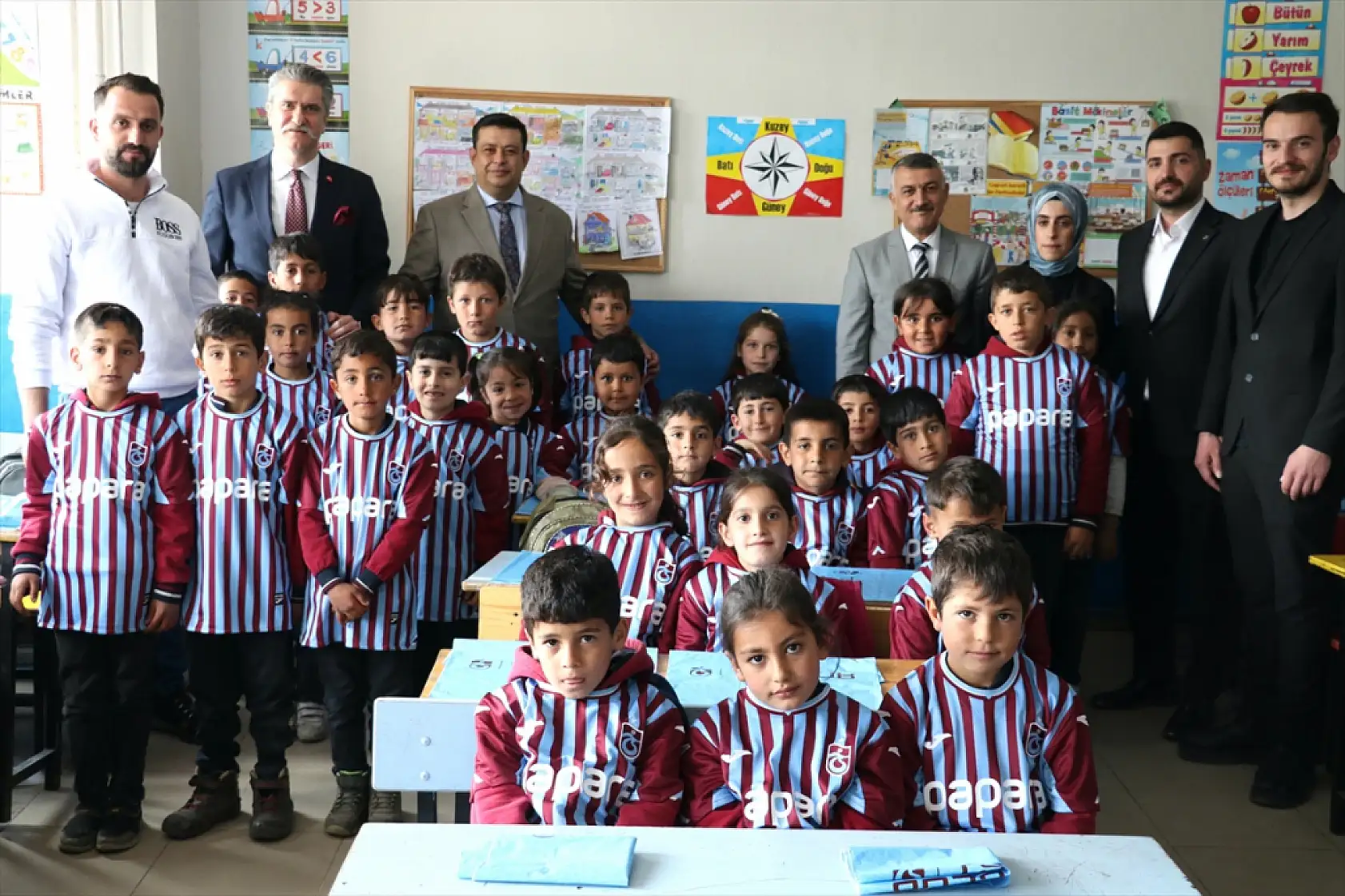 Trabzonspor'dan Patnoslu öğrencilere anlamlı forma sürprizi