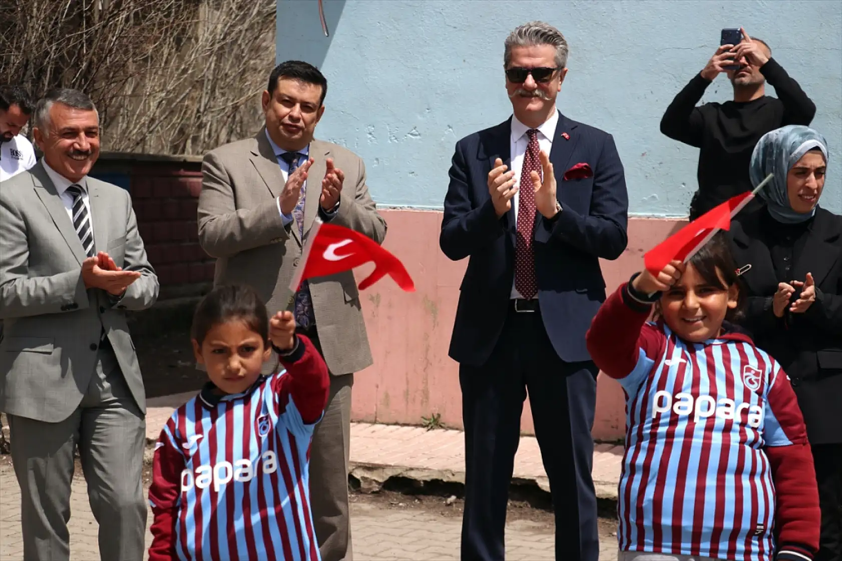 Trabzonspor'dan Patnoslu öğrencilere anlamlı forma sürprizi