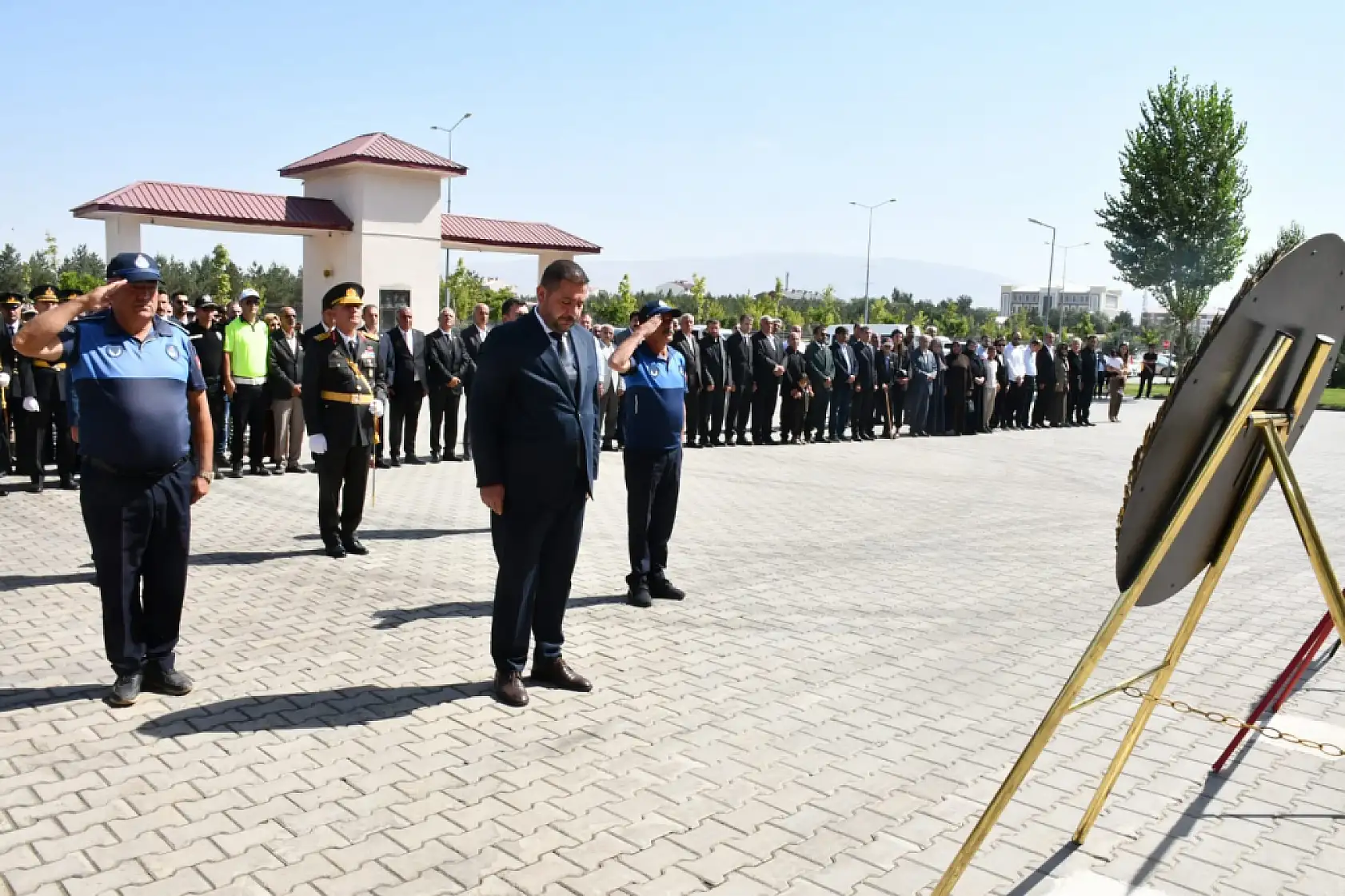 30 Ağustos'un 103. yılı Patnos'ta çelenk sunma töreniyle anıldı