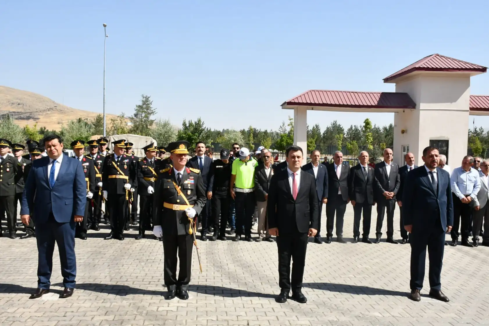 30 Ağustos'un 103. yılı Patnos'ta çelenk sunma töreniyle anıldı