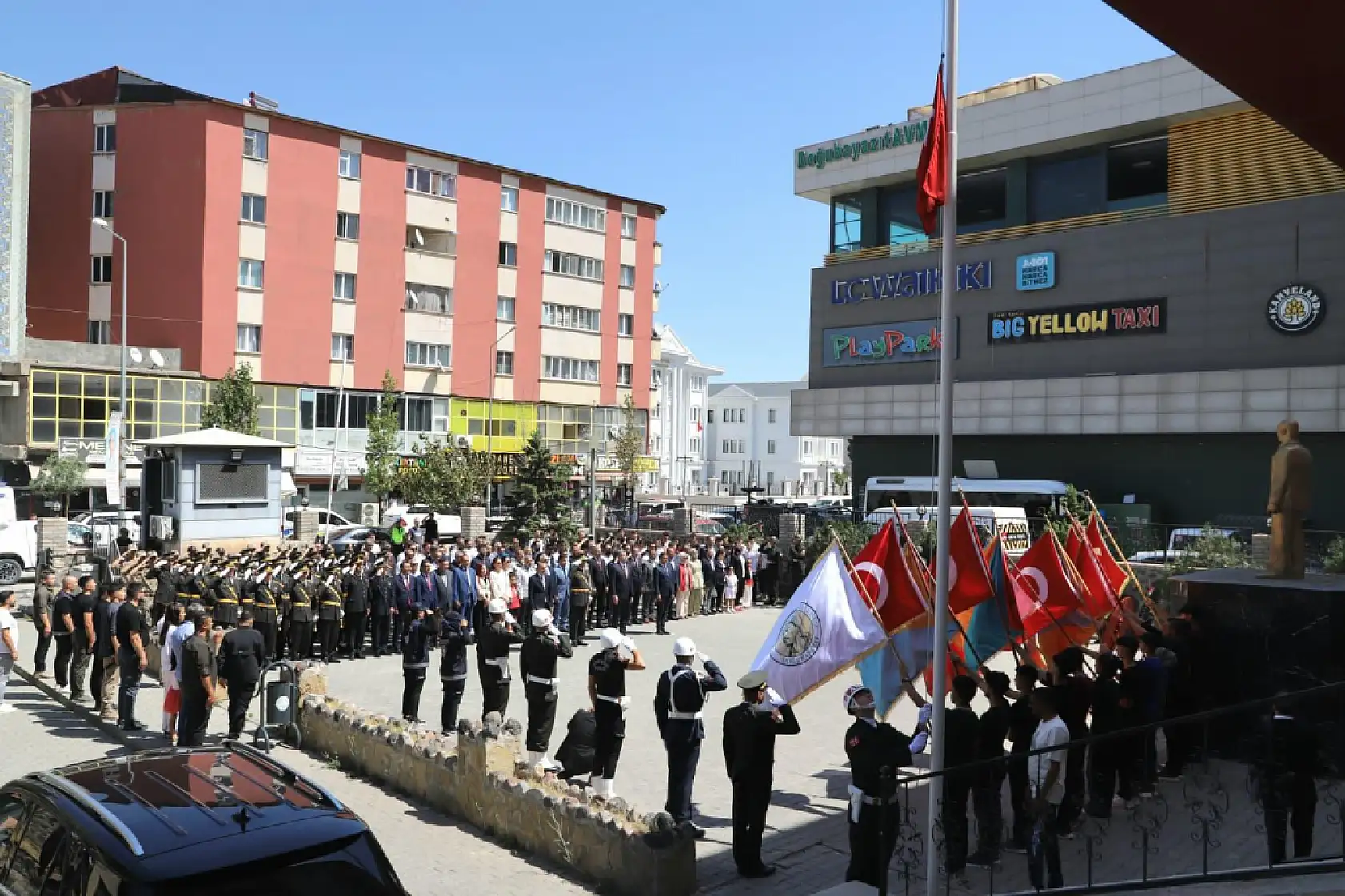 Zafer bayramı heyecanı Doğubayazıt'ta hissedildi
