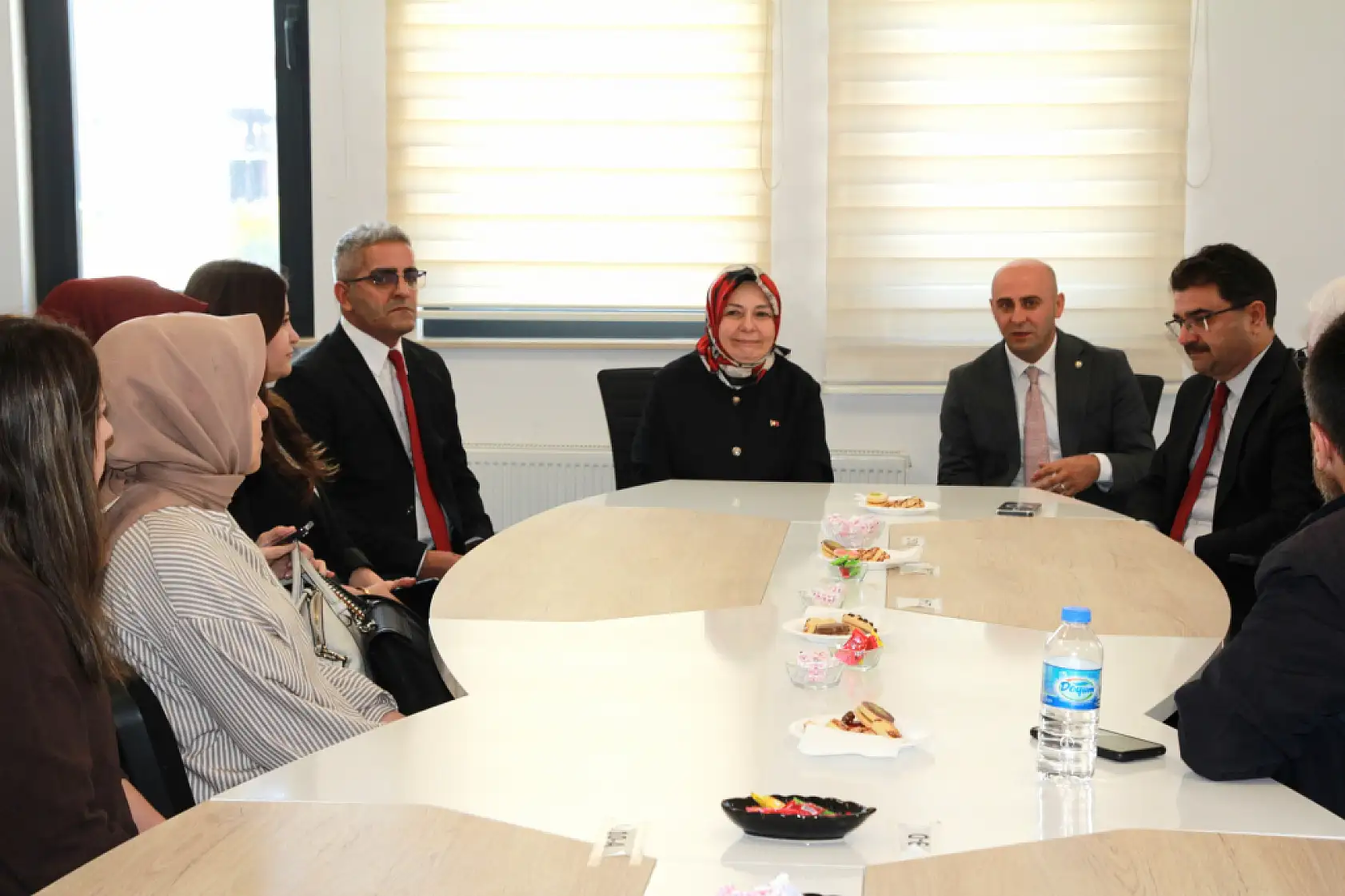 Bakan Yardımcısı Ökten, Doğubayazıt'ta eğitim kurumlarını ziyaret etti