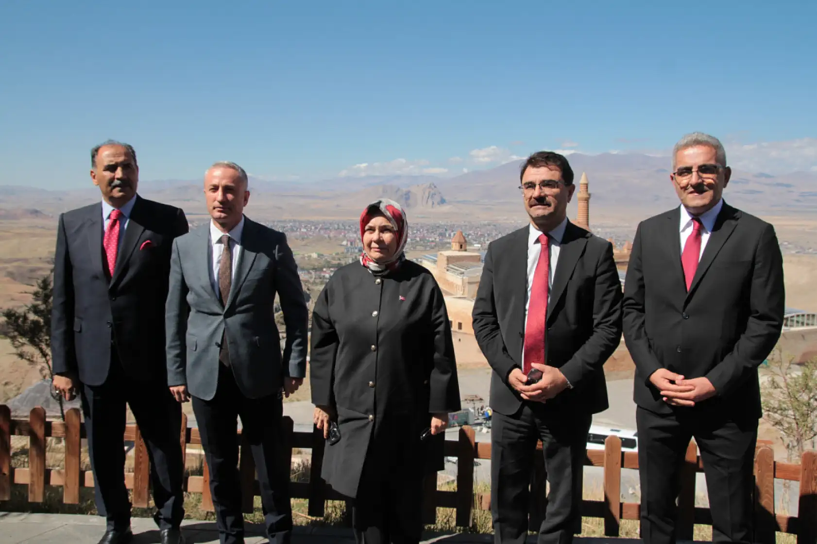 Bakan Yardımcısı Ökten, Doğubayazıt'ta eğitim kurumlarını ziyaret etti