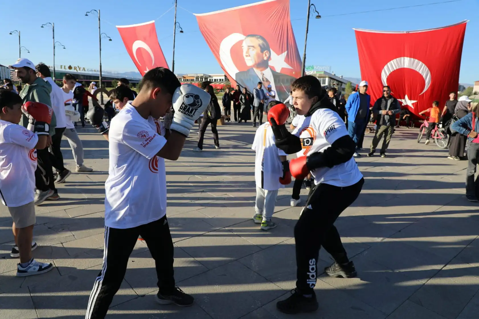 Ağrı'da Avrupa Spor Haftası renkli görüntülere sahne oldu