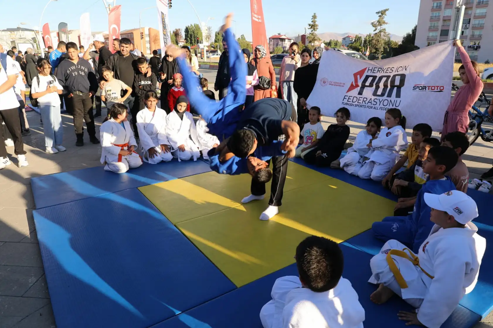 Ağrı'da Avrupa Spor Haftası renkli görüntülere sahne oldu