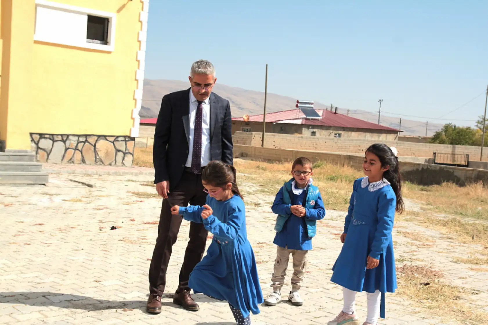 Doğubayazıt'ta eğitim ziyaretleri: Öğrenciler ve öğretmenler ile istişare