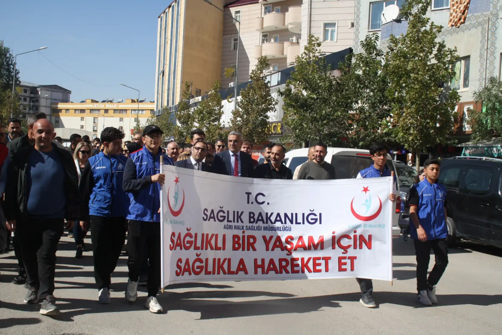 Dünya Yürüyüş Günü'nde Doğubayazıt halkı sağlık için bir araya geldi