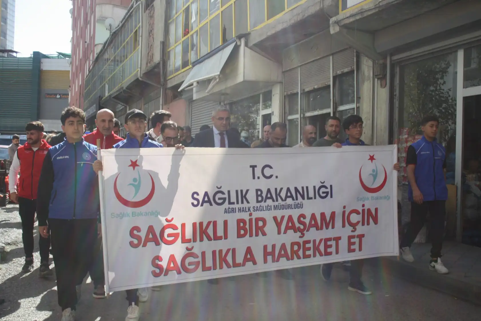 Dünya Yürüyüş Günü'nde Doğubayazıt halkı sağlık için bir araya geldi