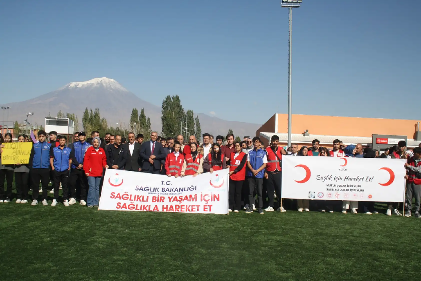 Dünya Yürüyüş Günü'nde Doğubayazıt halkı sağlık için bir araya geldi
