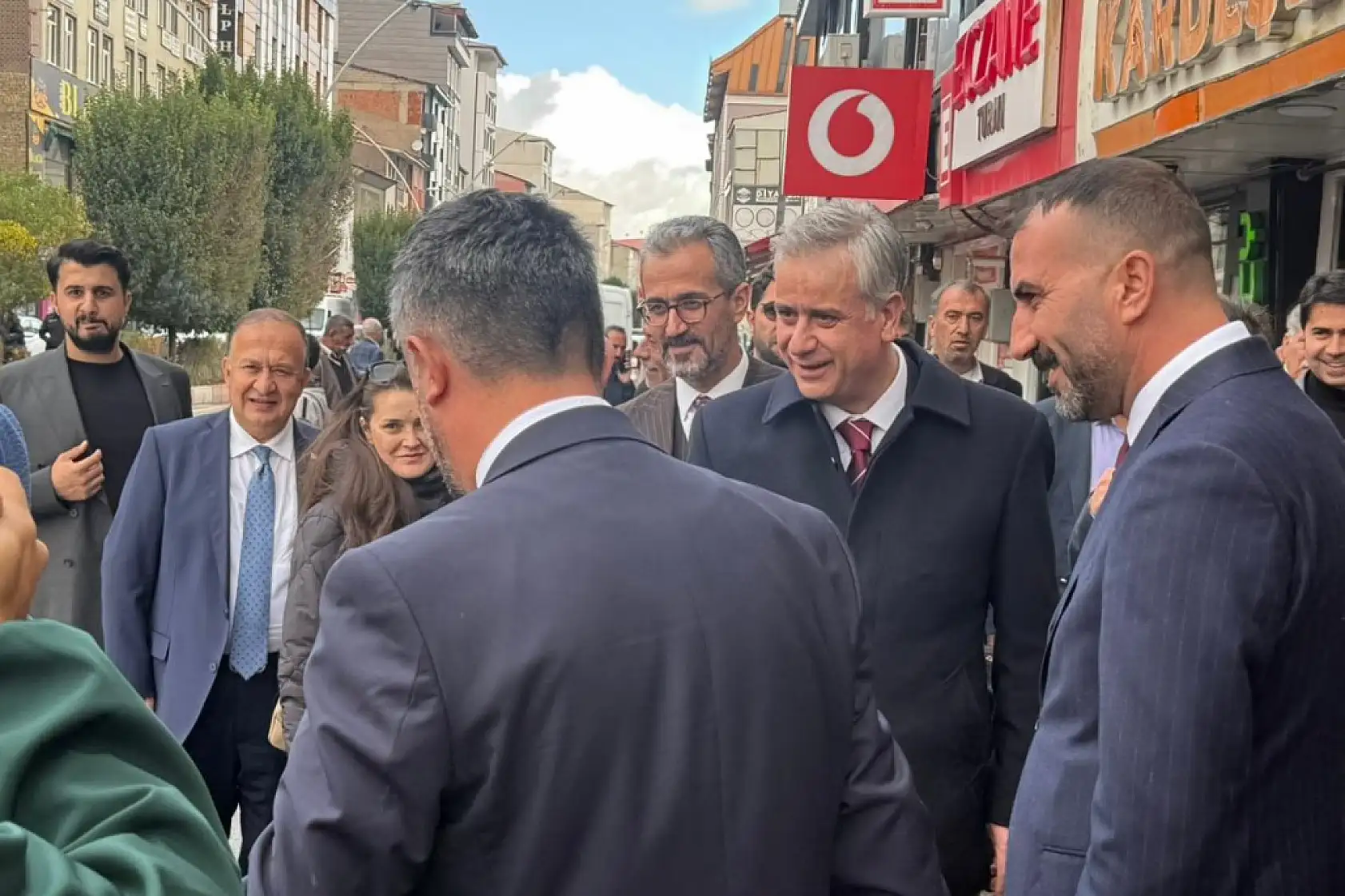 AK Parti Genel Başkan Yardımcısı Yalçın, Ağrı'da esnafın nabzını tuttu