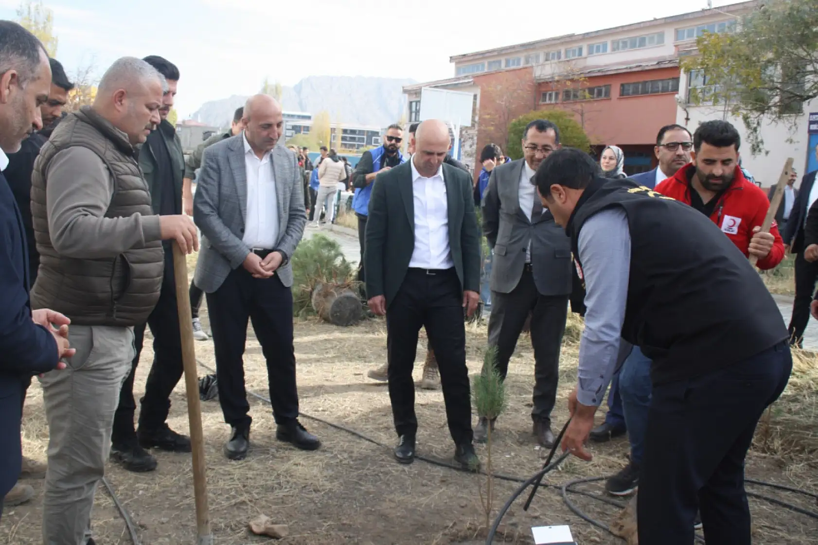 Milli Ağaçlandırma Günü'nde Doğubayazıt yeşerdi