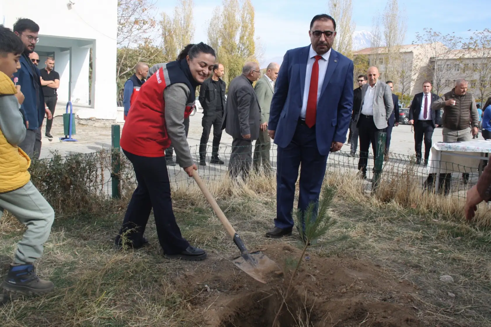 Milli Ağaçlandırma Günü'nde Doğubayazıt yeşerdi
