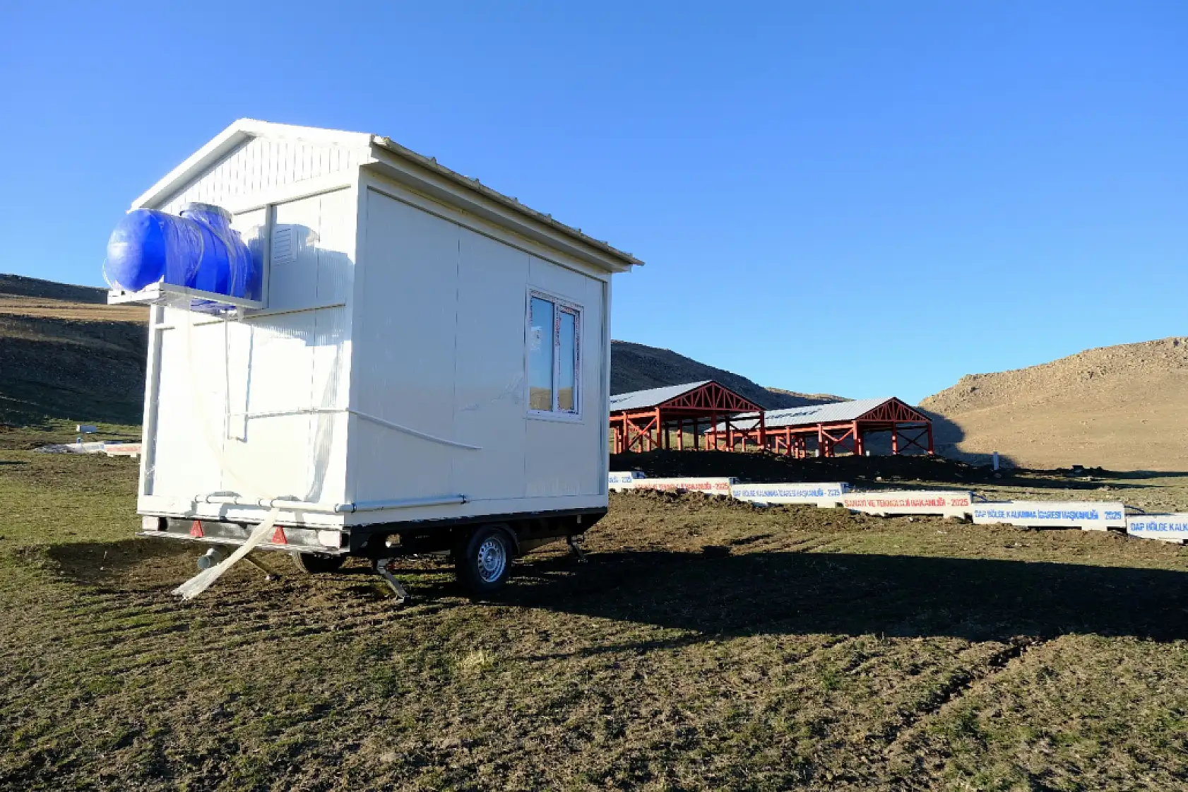 Ağrı'nın iki köyünde hayvancılık altyapısı yeni yatırımlarla güçlendirildi