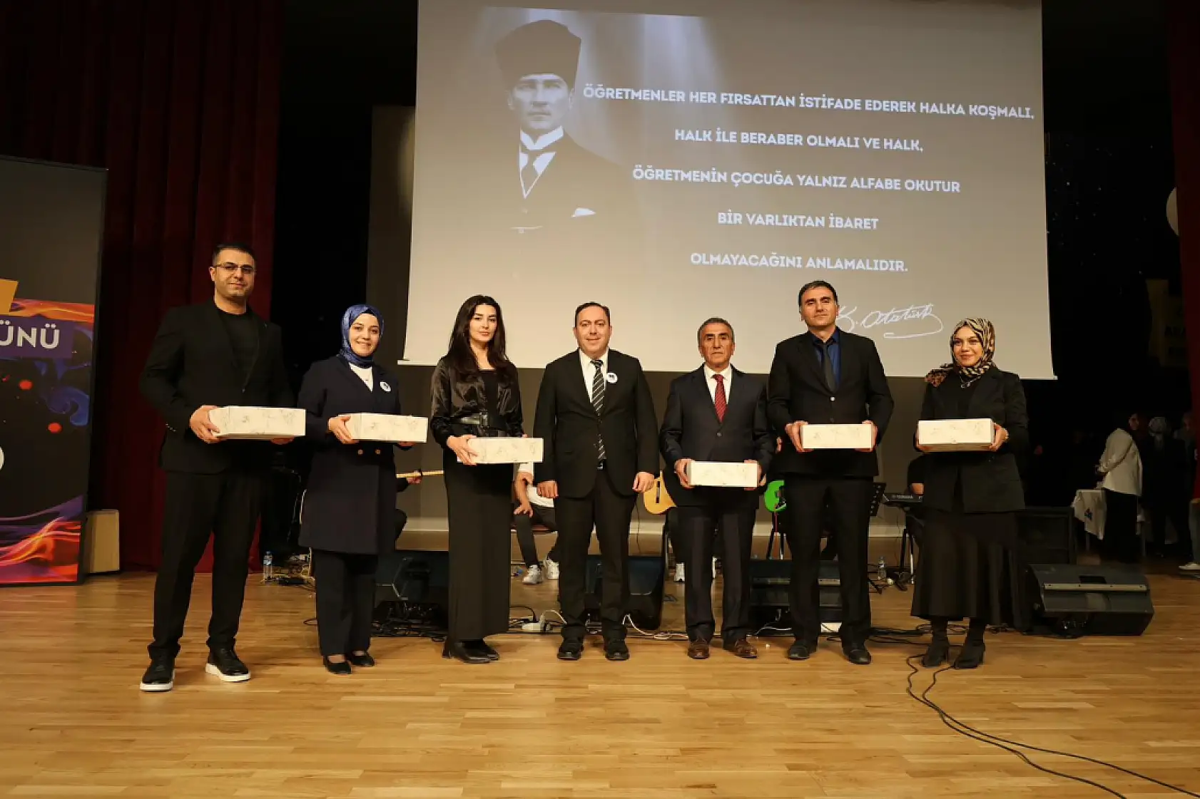 Ağrı'da öğretmenler günü konseri büyük ilgi gördü