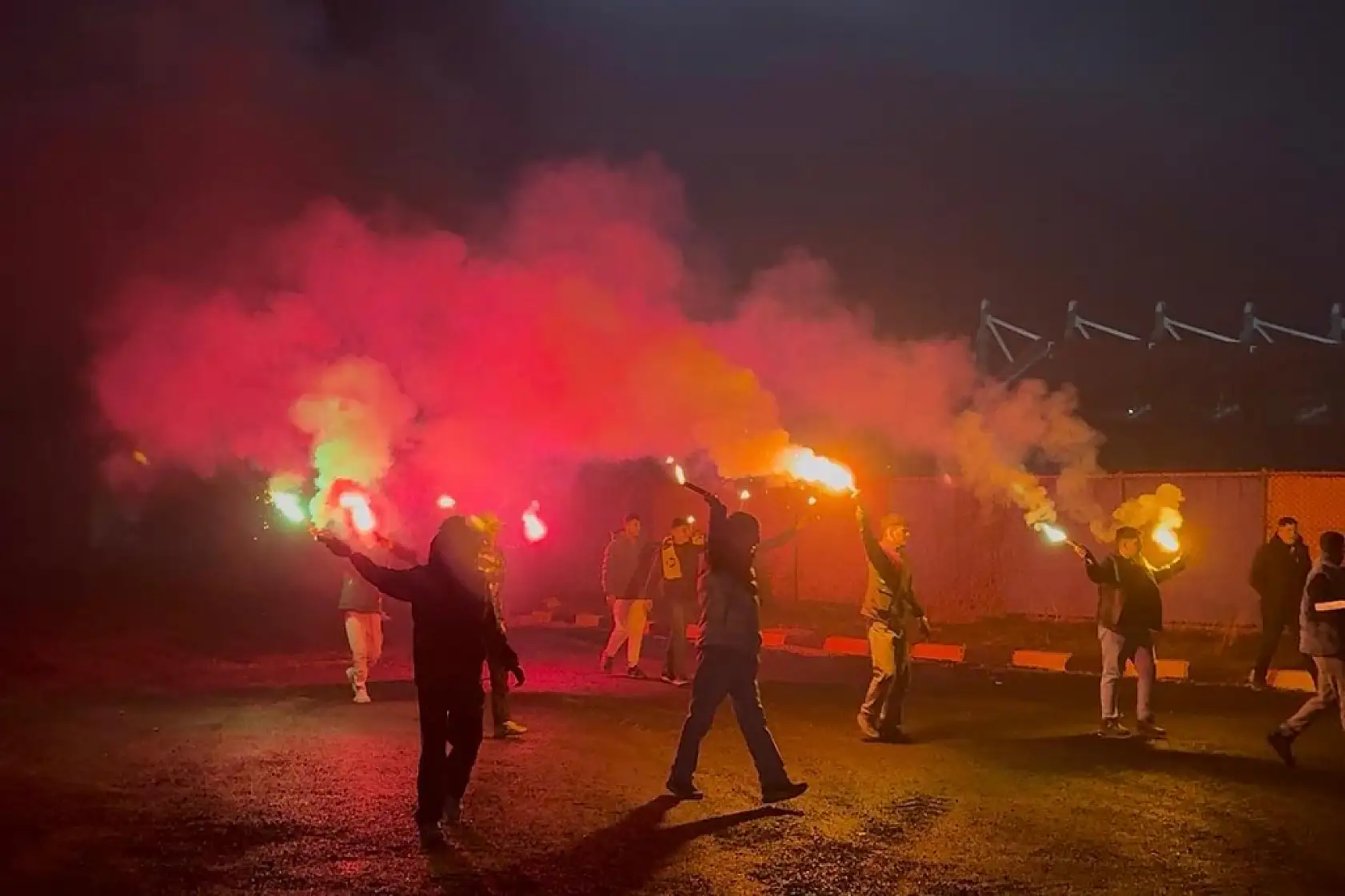 Zor günlerden geçen Ağrı Spor'a taraftarlar moral verdi