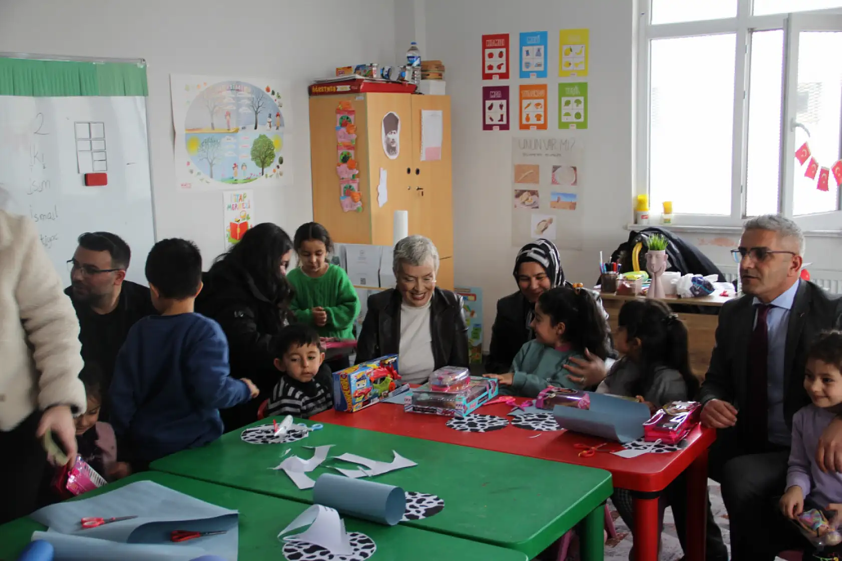 Doğubayazıt'ta Mutluluk Harekatı Projesi çocukların yüzünü güldürdü