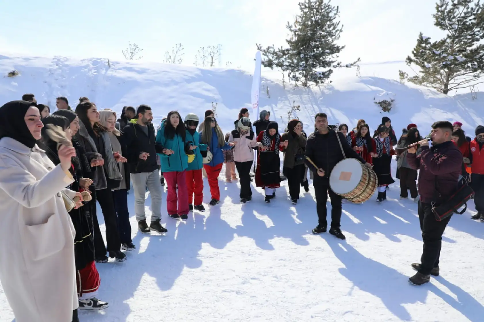 Küpkıran Kayak Tesisi'nde gençler festivalde buluştu
