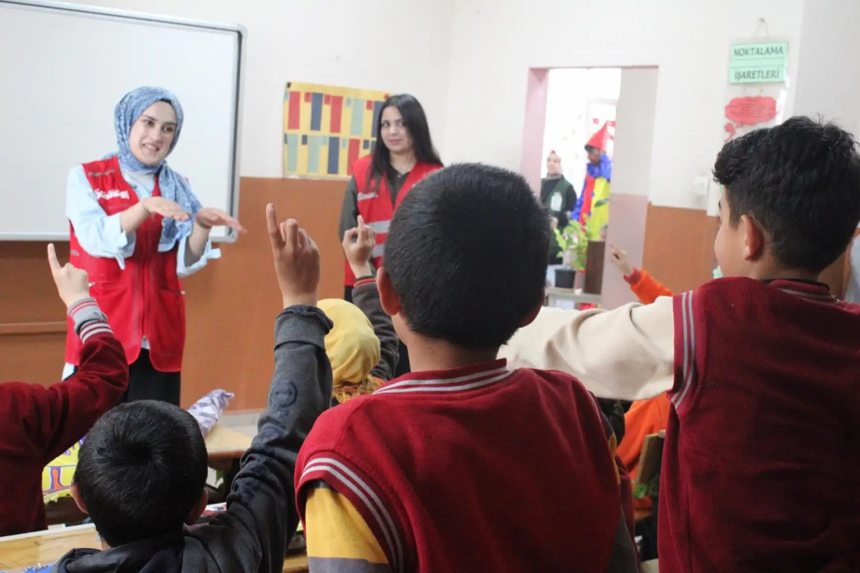 Bahar Baloluk'ta karşılandı: Kızılay, hıdırellezde miniklere aktiviteler düzenledi