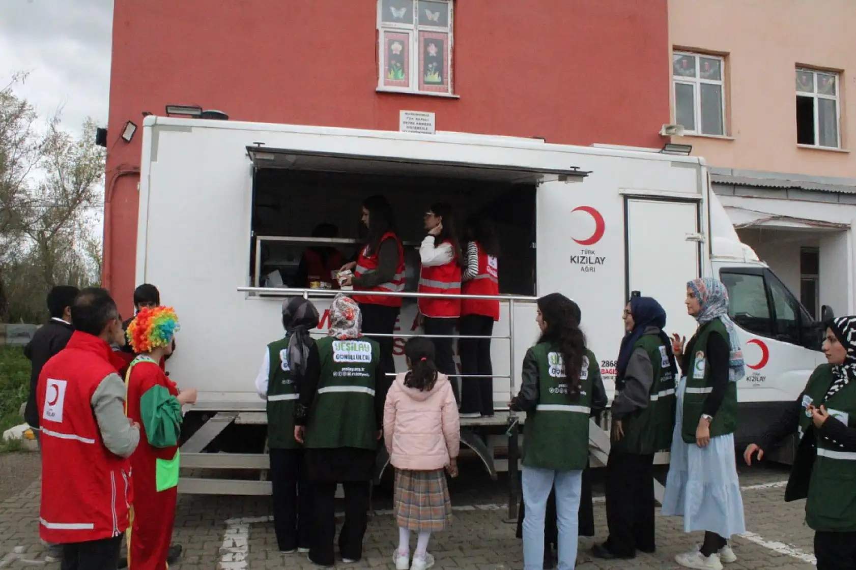 Bahar Baloluk'ta karşılandı: Kızılay, hıdırellezde miniklere aktiviteler düzenledi