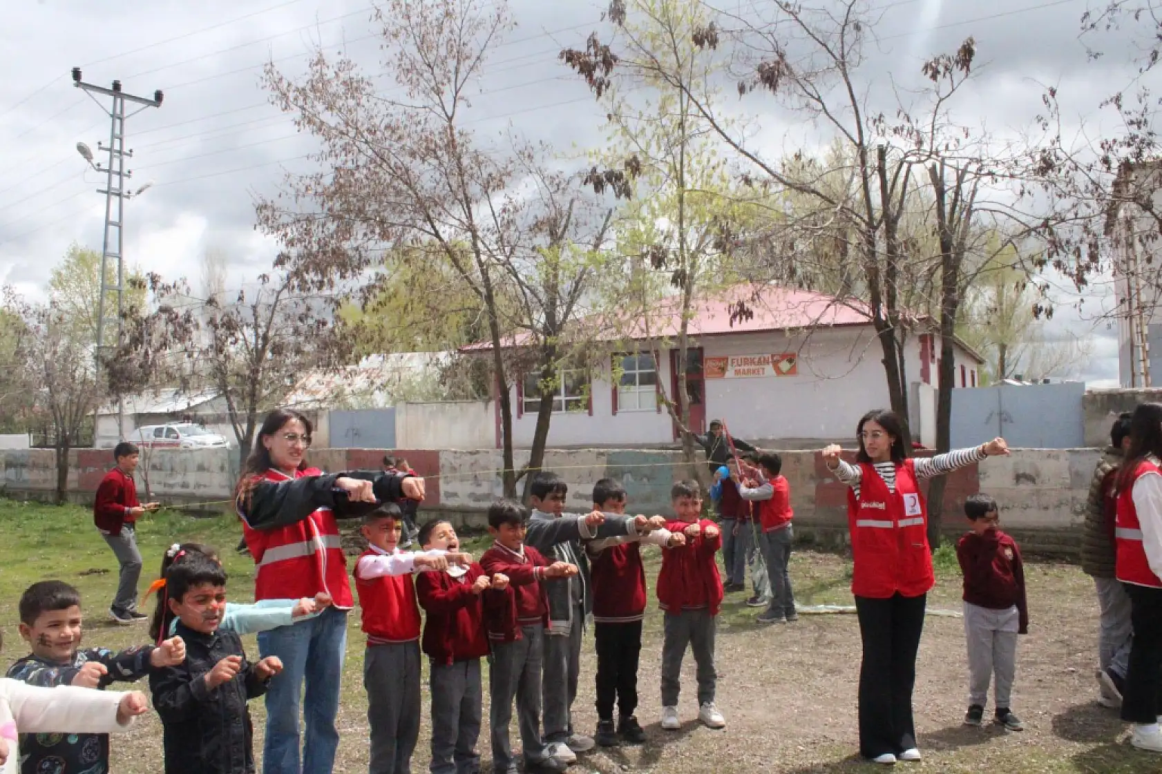 Bahar Baloluk'ta karşılandı: Kızılay, hıdırellezde miniklere aktiviteler düzenledi