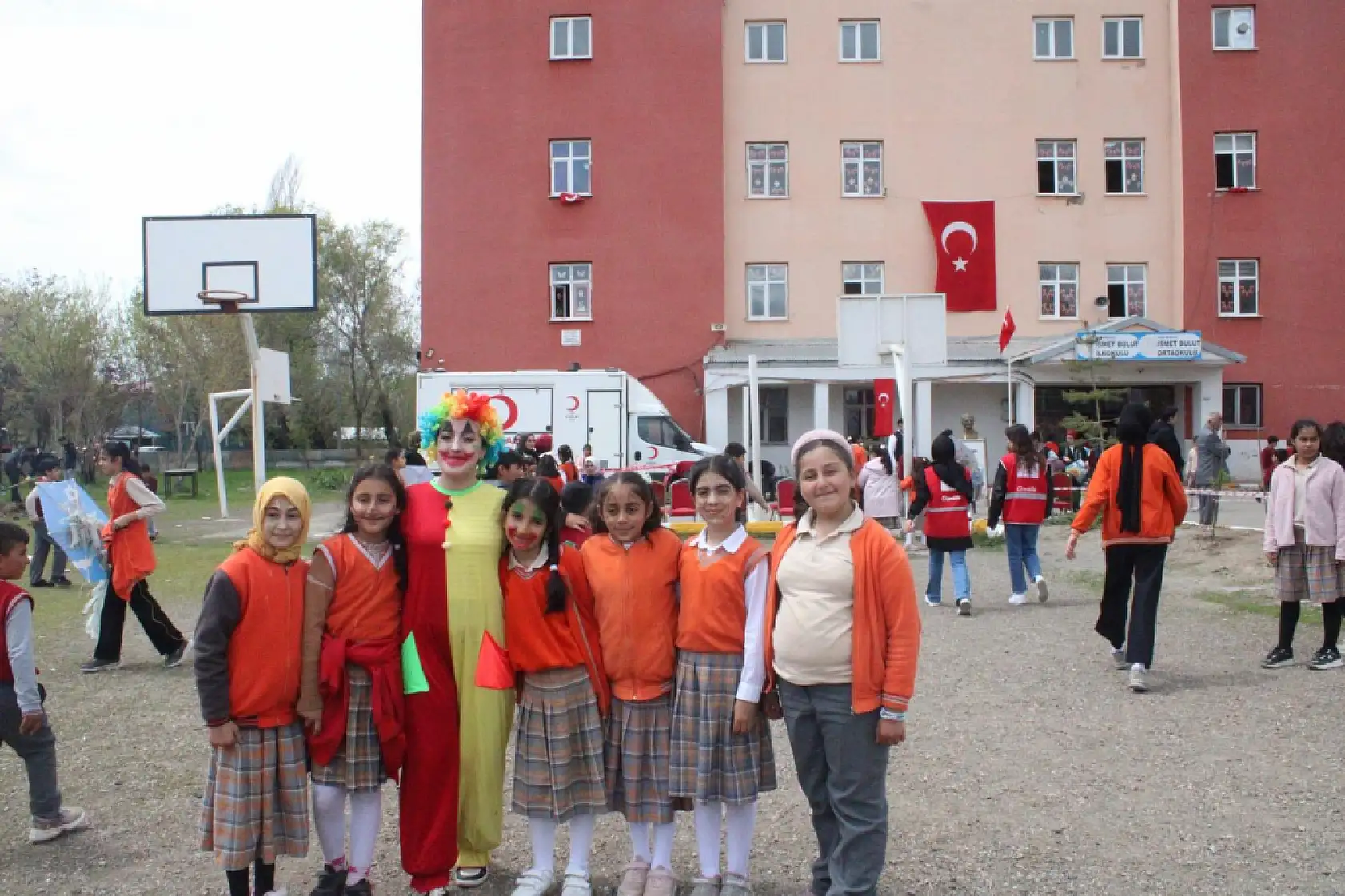 Bahar Baloluk'ta karşılandı: Kızılay, hıdırellezde miniklere aktiviteler düzenledi