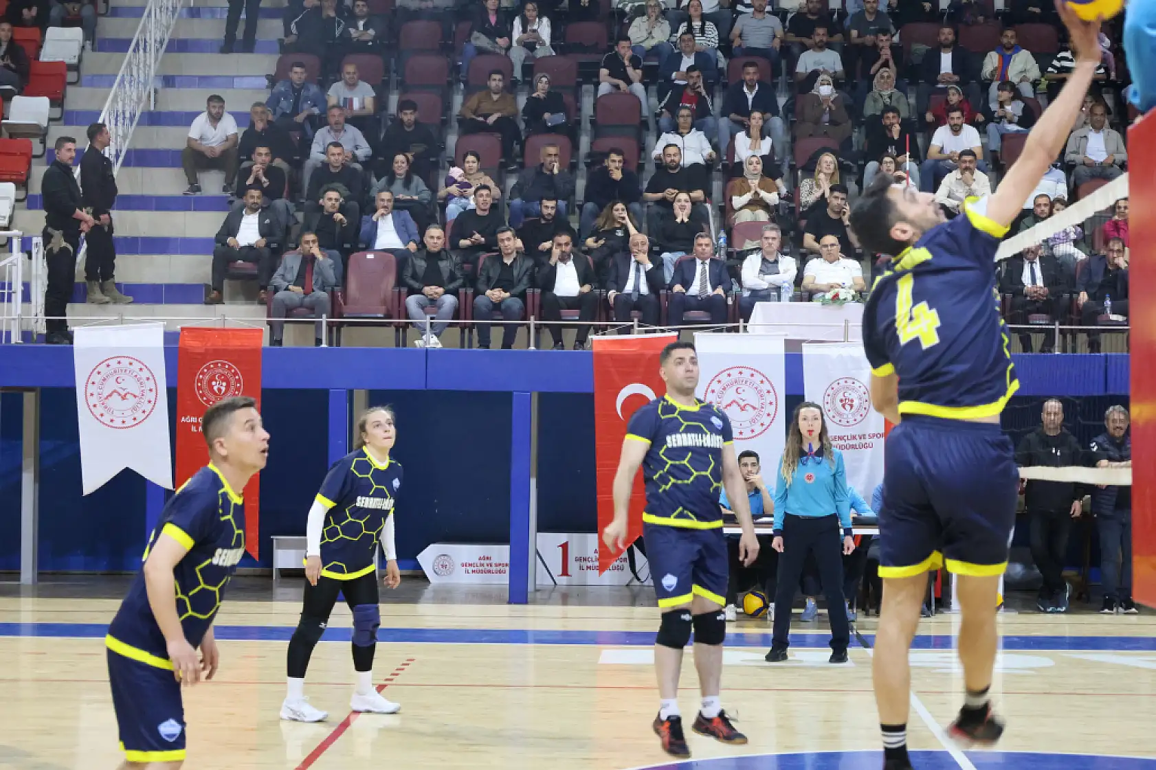 Ağrı'da spora ve gençliğe yönelik katılımcı etkinlikler aralıksız sürdürülüyor