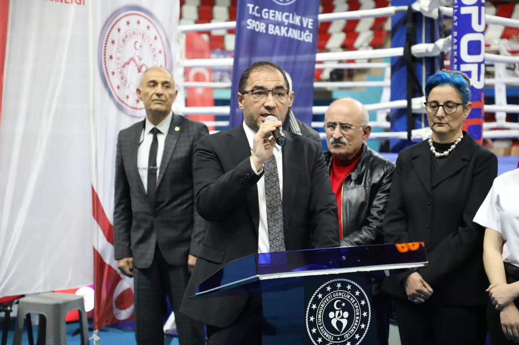 Türkiye'nin genç altın yumrukları Ağrı'da ringe çıktı
