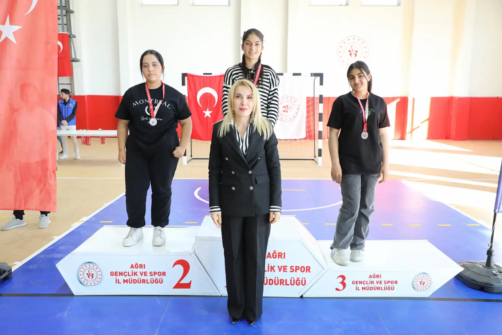 Doğubayazıt'ta gençler resimden robotiğe, spordan ödüle koştu