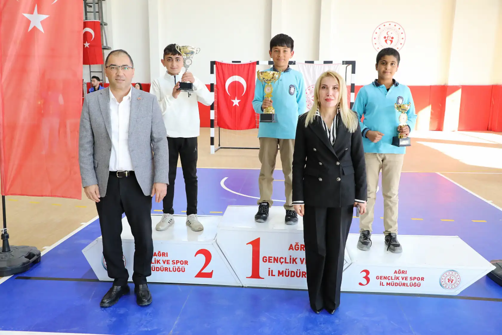 Doğubayazıt'ta gençler resimden robotiğe, spordan ödüle koştu