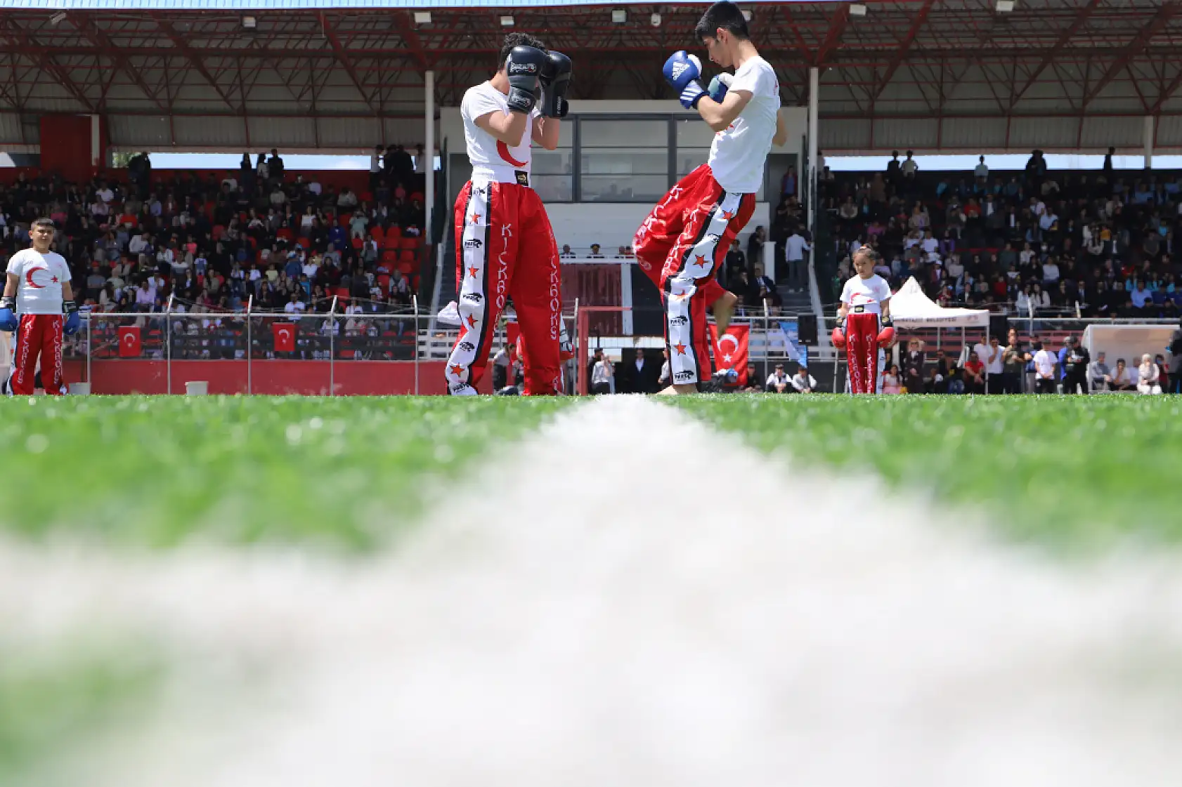 Gençler sahaya indi Doğubayazıt 19 Mayıs'ı spor ve sanatla buluşturdu