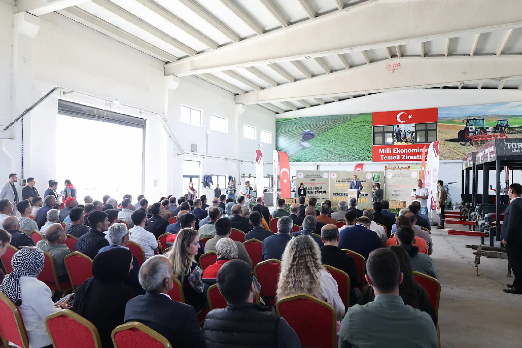 Üreticiye destek devam ediyor Ağrı'da çiftçiye fide desteği sağlandı