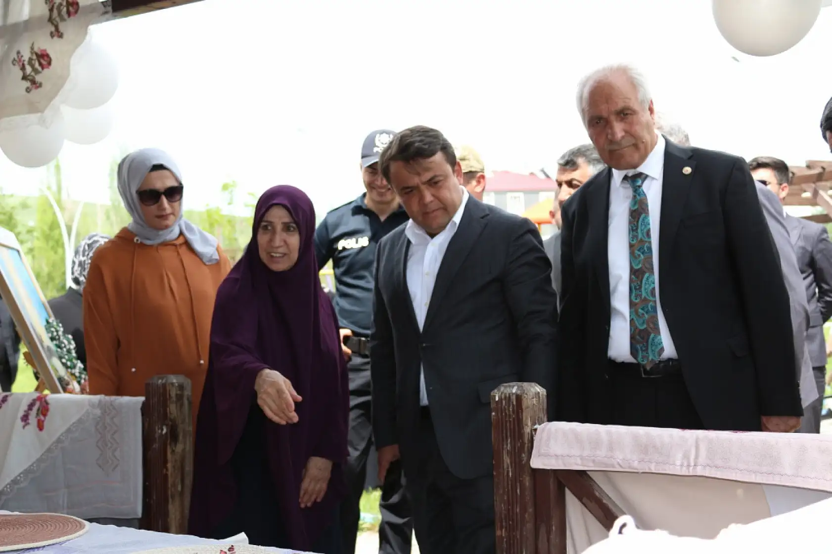 Eleşkirt'te halk eğitim kursiyerleri emeklerini sergiledi