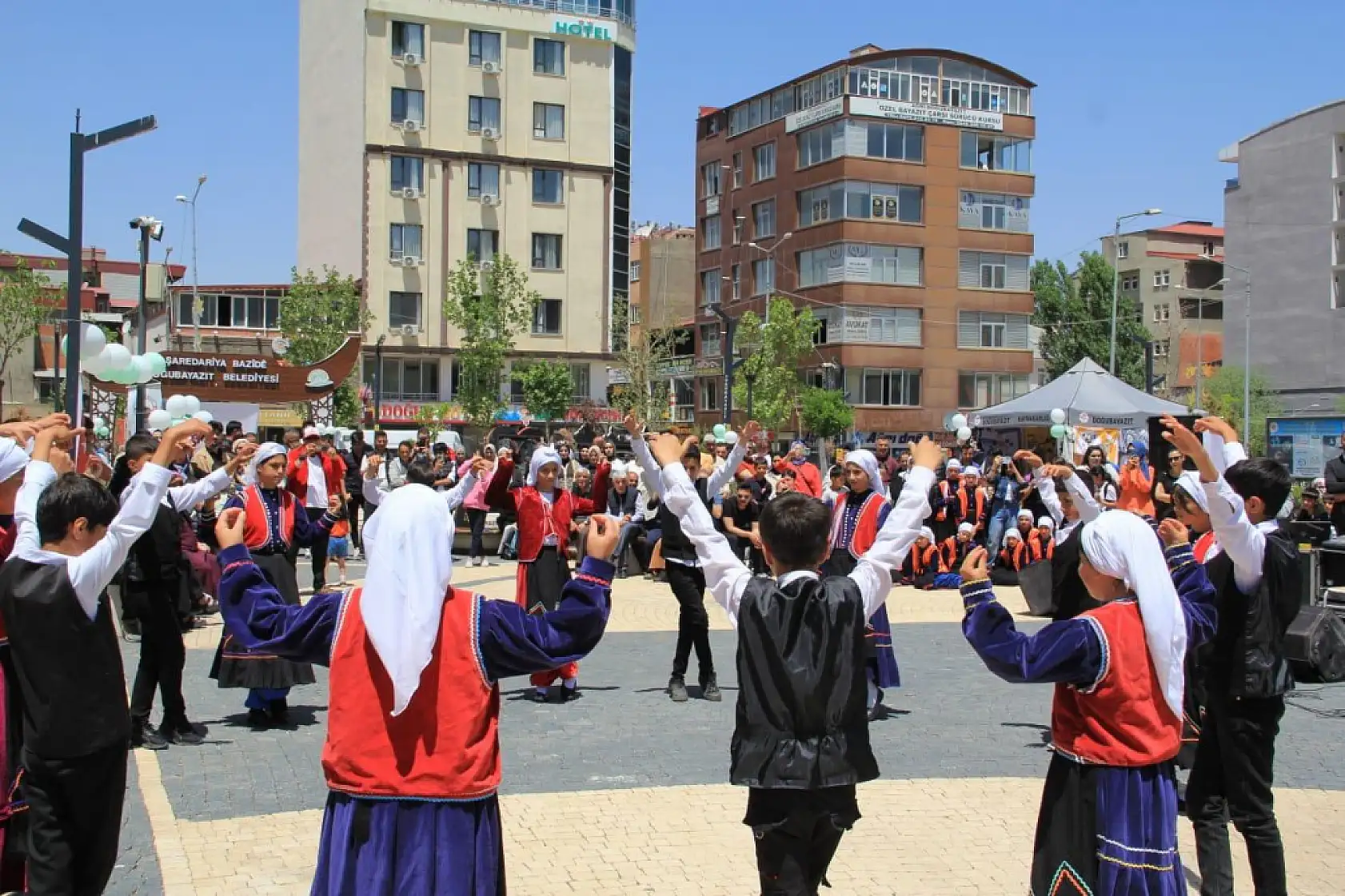 Doğubayazıt'ta hayat boyu öğrenme şenliği renkli etkinliklerle kutlandı