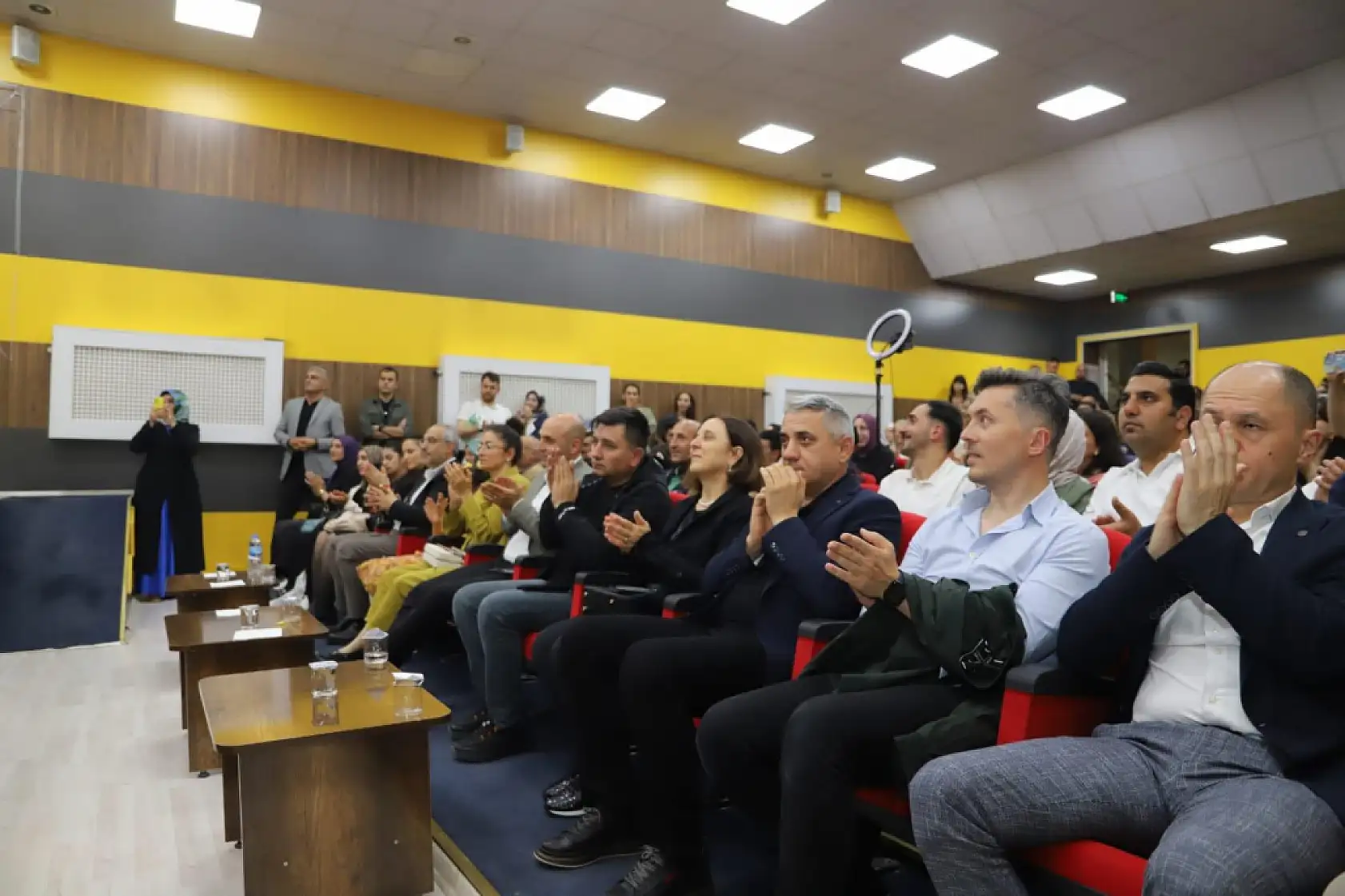 Doğubayazıt'ta öğretmenlerden anlamlı şiir dinletisi
