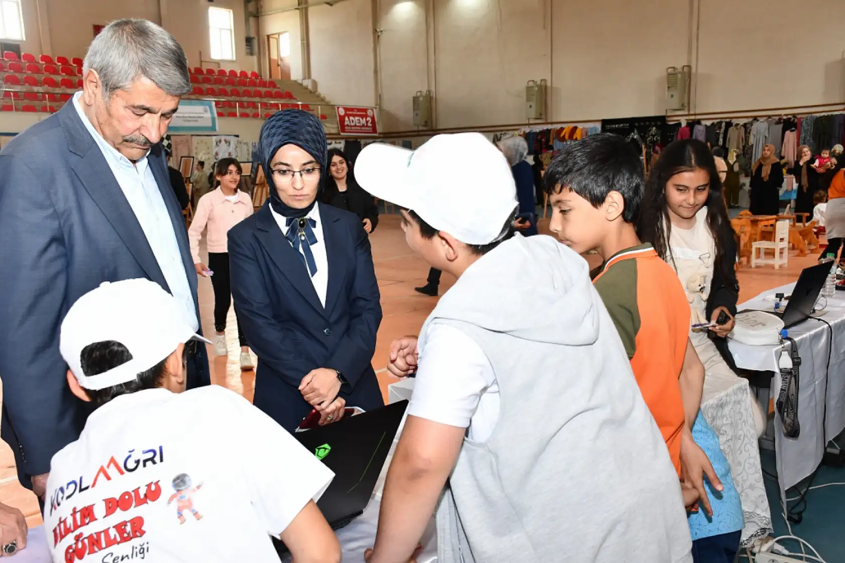 Patnos'ta öğrencilerin el emeği projeleri yoğun ilgi gördü