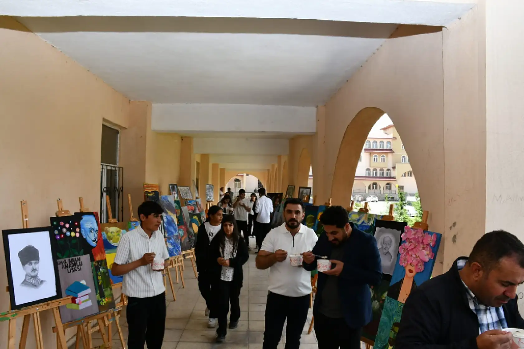 Patnos'ta öğrencilerin el emeği projeleri yoğun ilgi gördü