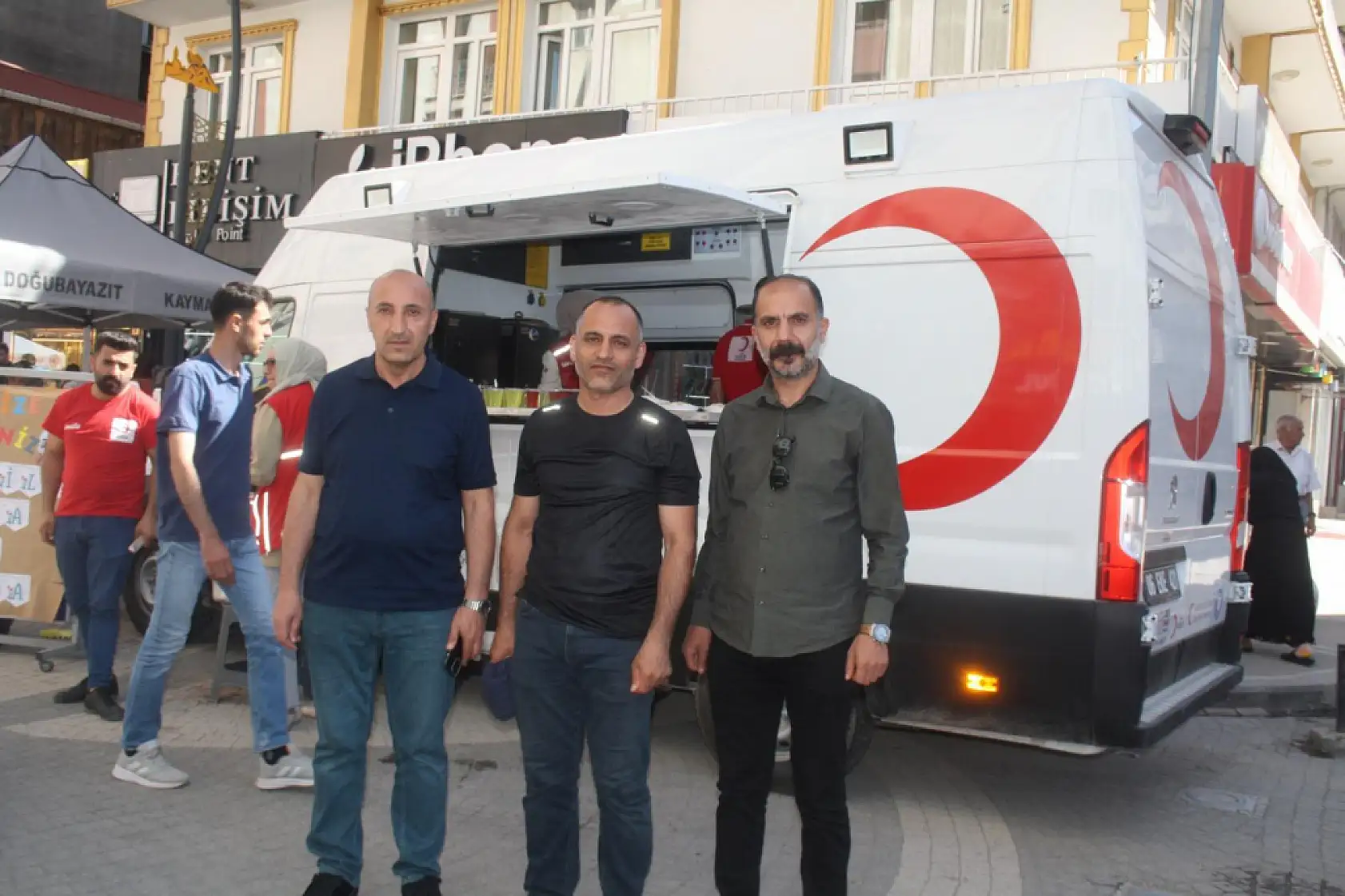Doğubayazıt halkı ve kurumlar Muhammed Azam için kermeste buluştu