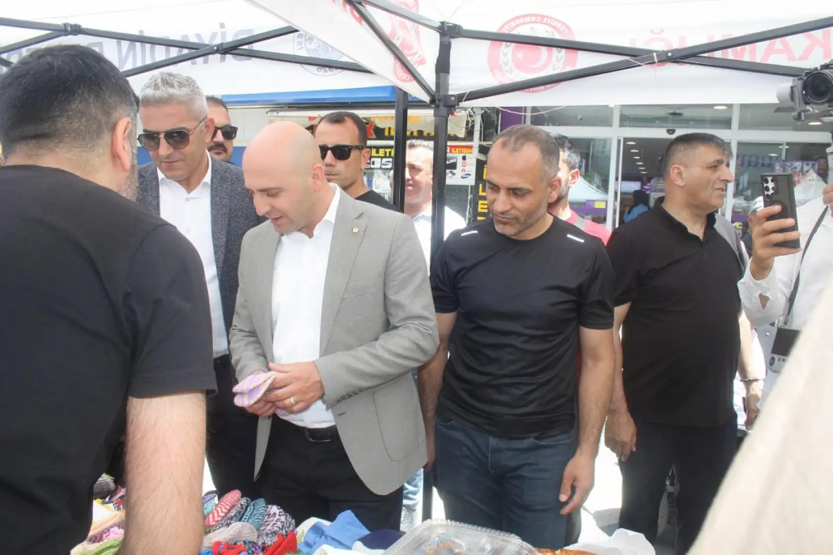 Doğubayazıt halkı ve kurumlar Muhammed Azam için kermeste buluştu