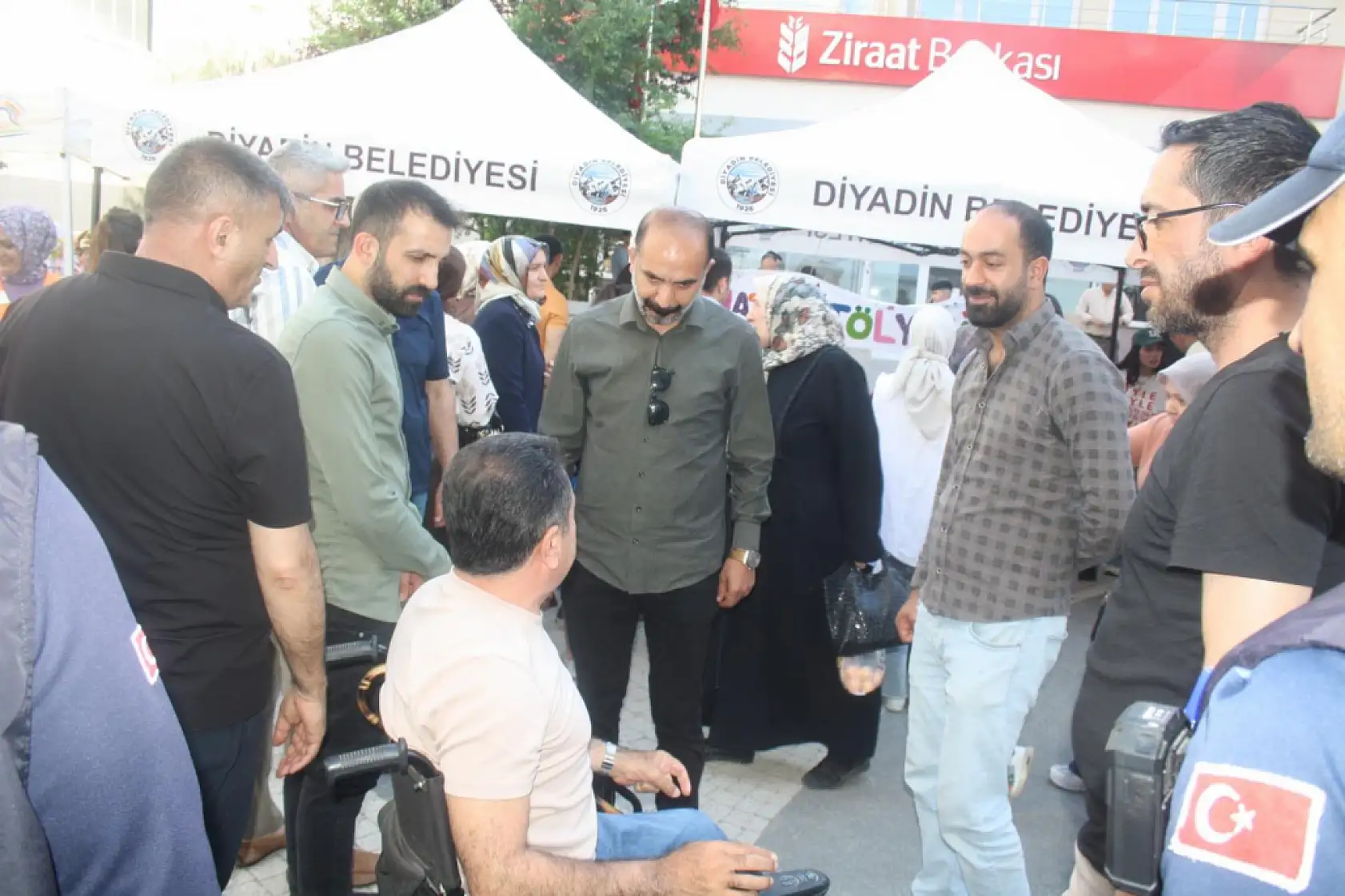 Doğubayazıt halkı ve kurumlar Muhammed Azam için kermeste buluştu