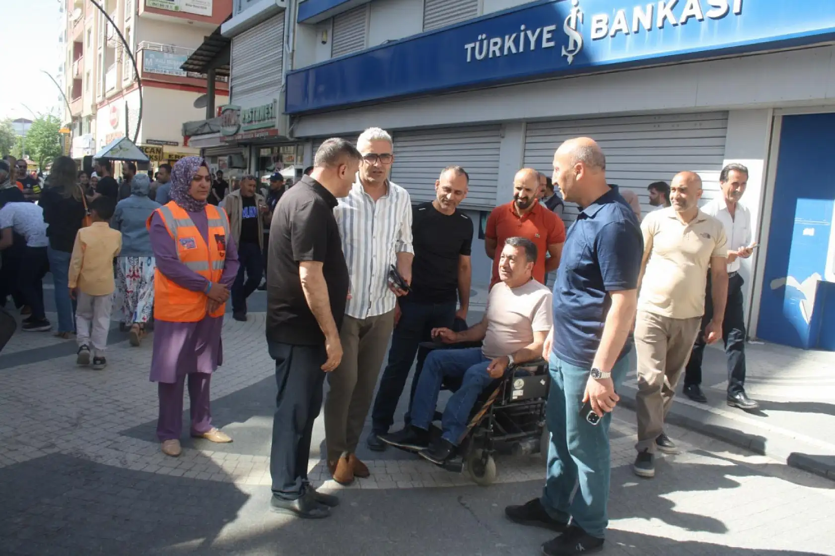 Doğubayazıt halkı ve kurumlar Muhammed Azam için kermeste buluştu